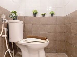 Standard Apartment, 2 Bedrooms | Bathroom - Trendy 2Br At Apartment Green Pramuka City (Jakarta)