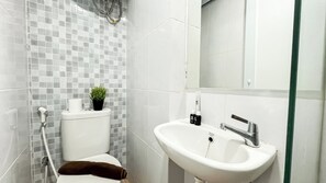 Standard Studio, 1 Bedroom | Bathroom - Simple Studio At Tokyo Riverside Pik 2 Apartment (Teluknaga)