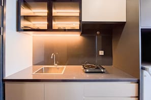 Standard Studio, 1 Bedroom | Private kitchen - Good And Comfy Studio At Collins Boulevard Apartment (Tangerang)