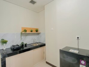 Standard Studio, 1 Bedroom | Private kitchen - Comfy Studio At Nifarro Park Apartment (Jakarta)