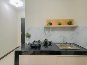 Interior - Comfy Studio At Nifarro Park Apartment (Jakarta)