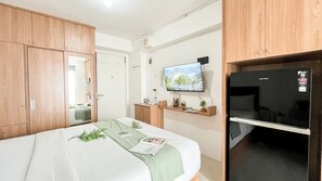 Standard Studio, 1 Bedroom - Strategic And Trendy Studio At Bassura City Apartment (Jakarta)