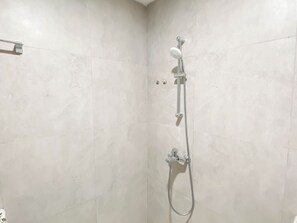 Bathroom - Enjoy Living Studio At Apartment Pollux Chadstone (Cikarang)
