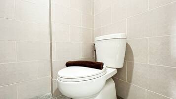 Standard Studio, 1 Bedroom | Bathroom