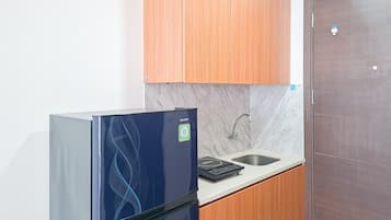 Standard Studio, 1 Bedroom | Private kitchen