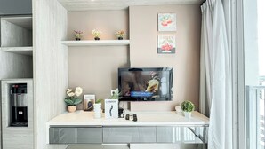 Unclassified image, 4 of 27, button - Brown Accent 2Br At Apartment Casa De Parco (Pagedangan)