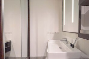 Bathroom - 2BR Skales Residence Near Geger Beach Bali (Nusa Dua)
