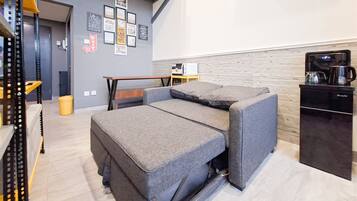 Standard Studio, 1 Bedroom | Living area