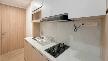 Standard Studio, 1 Bedroom | Private kitchen