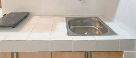 Standard Studio, 1 Bedroom | Private kitchen