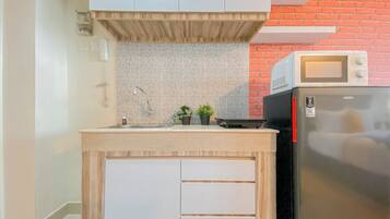 Standard Studio, 1 Bedroom | Private kitchen