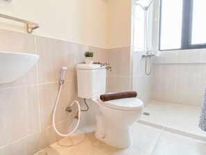 Appartement Standard, 3 chambres | Salle de bain