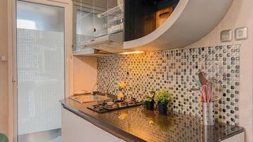 Standard Apartment, 3 Bedrooms | Private kitchen