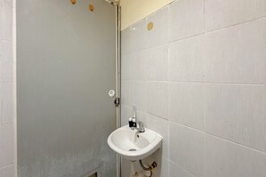 Standard Apartment, 2 Bedrooms | Bathroom - Simple 2Br At Dian Regency Apartment (Surabaya)