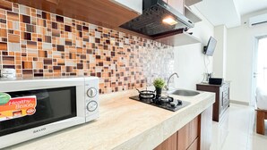 Private kitchen - Relax Studio Room Apartment At B Residence (Pagedangan)