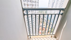 標準開放式客房, 1 間臥室 | 陽台景觀