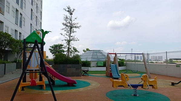 Área de juegos infantiles al aire libre