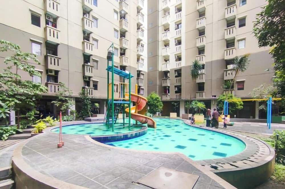Neat And Comfy Studio At Gateway Ahmad Yani Cicadas Apartment