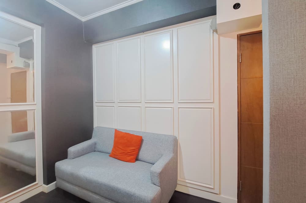 Neat And Comfy Studio At Gateway Ahmad Yani Cicadas Apartment