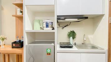 Standard Studio, 1 Bedroom | Private kitchen