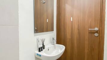 Standard Studio, 1 Bedroom | Bathroom