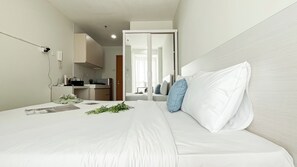 Room - Chic And Sleek Studio At Apartment Cinere Bellevue (Depok)