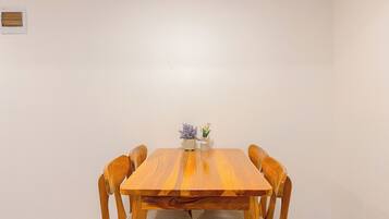 Standard Apartment, 2 Bedrooms | Dining room