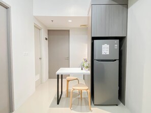 Apartamento standard, 1 quarto | Sala de jantar