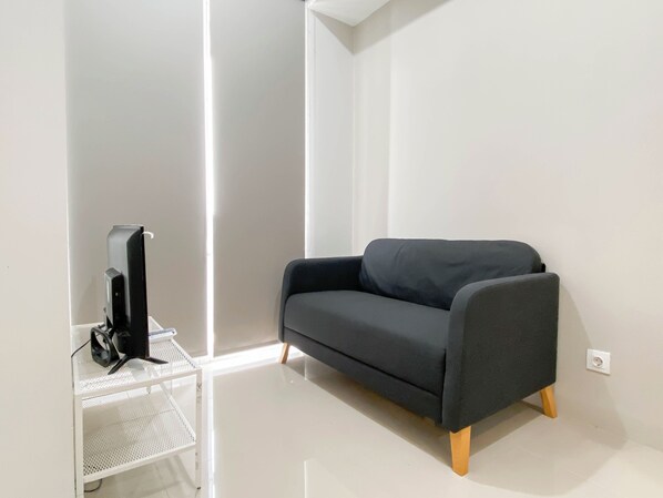 Interior - Comfy And Trendy 1Br At Vasanta Innopark Apartment (Cikarang)