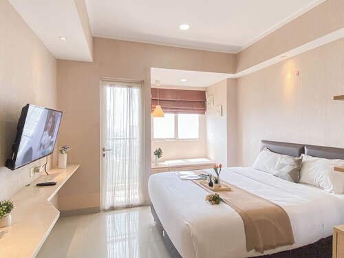 Cozy And Pleasant Living Studio At Apartment Oasis Cikarang