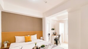 Room - Comfy Warm Tone 1Br At Apartment Bassura City (Jakarta)