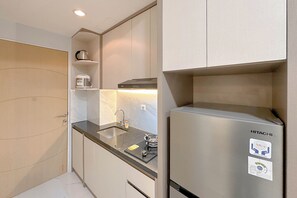 Interior - Wonderful Design Studio At Bale Hinggil Apartment (Surabaya)