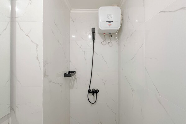 Bathroom - Wonderful Design Studio At Bale Hinggil Apartment (Surabaya)