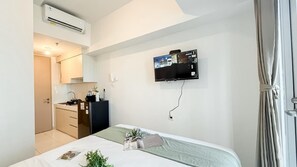 Standard Studio, 1 Bedroom | Bed sheets - Cozy And Simple Look Studio At Tokyo Riverside Pik 2 Apartment (Teluknaga)