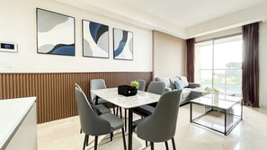 Leilighet – standard, 3 soverom | Spisestue