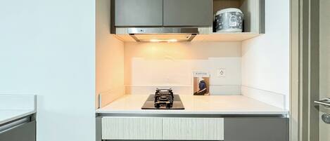 Standard Apartment, 3 Bedrooms | Private kitchen