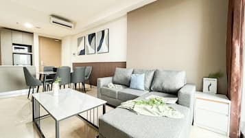 Standard Apartment, 3 Bedrooms | Living area