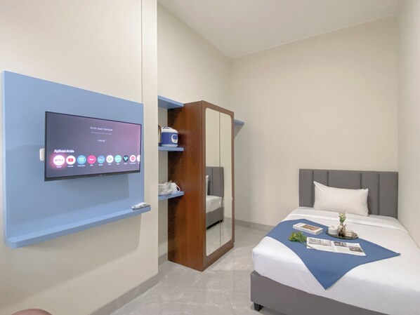 Room - Trendy And Comfy Studio (No Kitchen) At Celebrity Mansion (Bekasi)