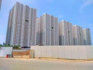 Exterior - Cozy And Warm Studio Apartment Tokyo Riverside Pik 2 (Teluknaga)