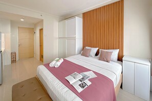 Standard Studio, 1 Bedroom - Comfy And Spacious Studio At Bale Hinggil Apartment (Surabaya)