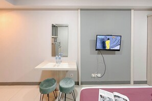 Standard Studio, 1 Bedroom | Dining room - Best View Studio (No Kitchen) With Good Design At Benson Supermall Mansion Apartment (Surabaya)