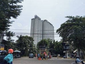Exterior - Best View Studio At Apartment Skyland City Jatinangor (Hegarmanah)