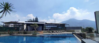 Best View Studio At Apartment Skyland City Jatinangor