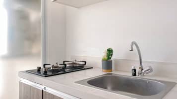 Standard Apartment, 2 Bedrooms | Private kitchen
