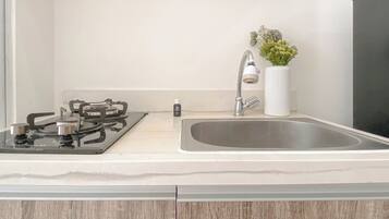 Standard Apartment, 1 Bedroom | Private kitchen