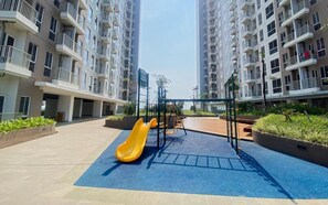Children's play area - outdoor - Cozy Warm Tone Studio At Tokyo Riverside Pik 2 Apartment (Teluknaga)
