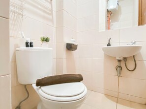 Unclassified image, 5 of 19, button - Cozy And Neat Studio At Dave Apartment (Depok)