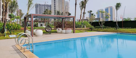 Hồ bơi ngoài trời