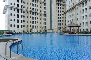 Outdoor pool - Compact And Nice 1Br Apartment At Vittoria Residence (Jakarta)