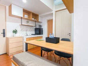 Bathroom - White Style 2Br At Tokyo Riverside Pik 2 Apartment Near Tokyo Hub (Teluknaga)